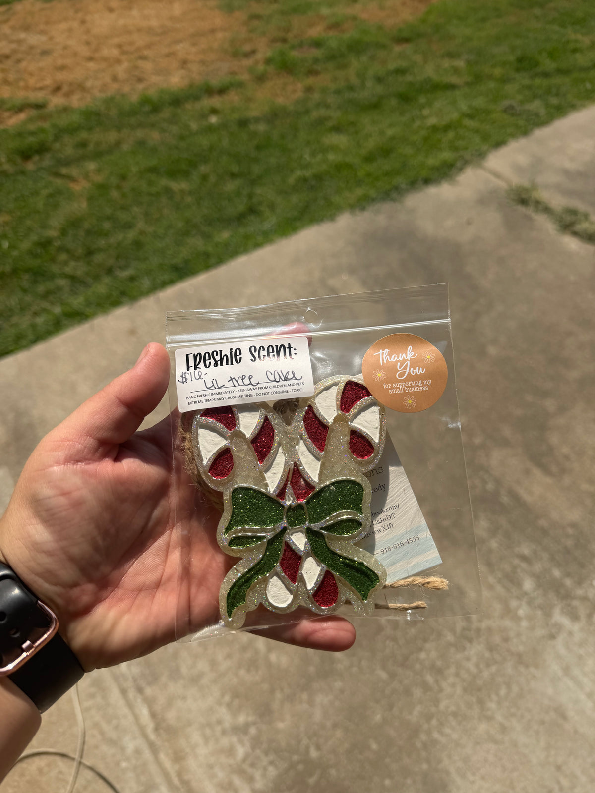 Candy canes w/ bow - scent : lil tree cake