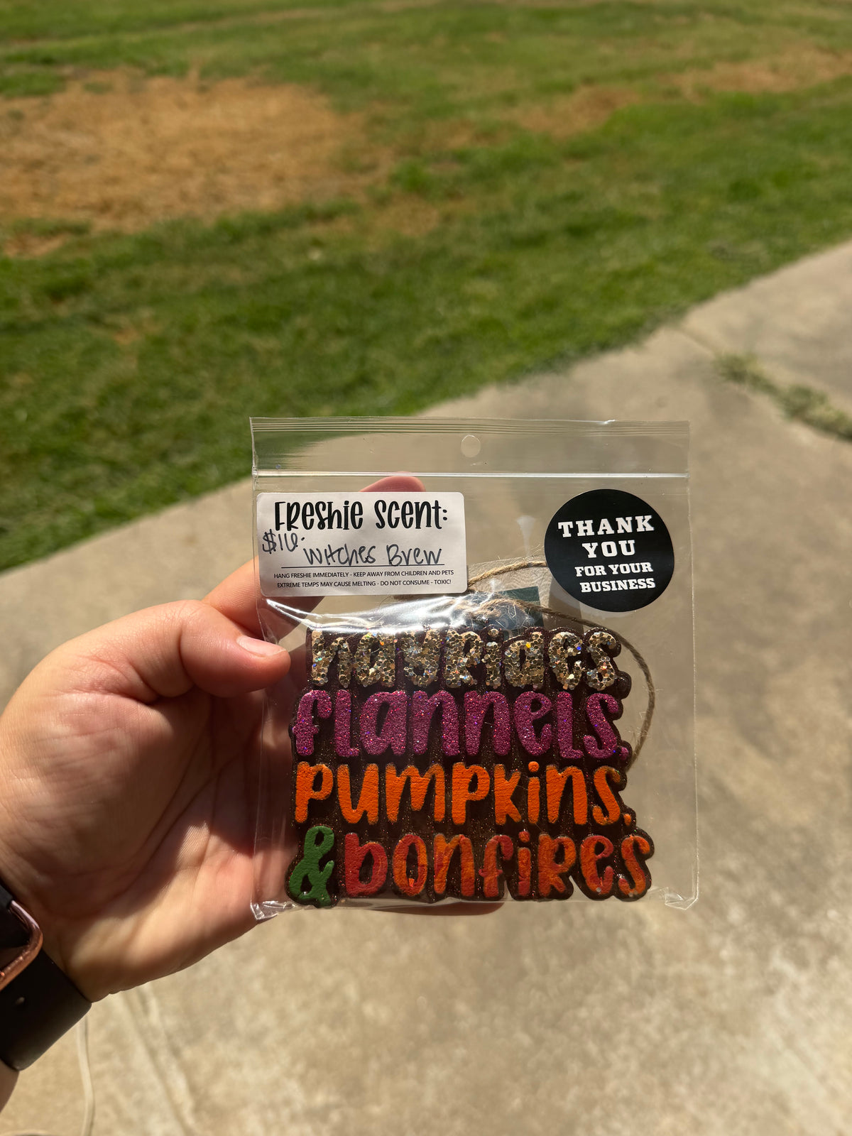 Hayrides, flannels, pumpkins & bonfires- scent: witches brew