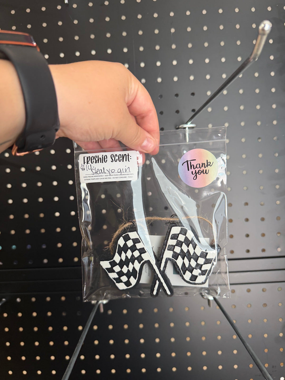 Race flag- scent: mahogany teakwood