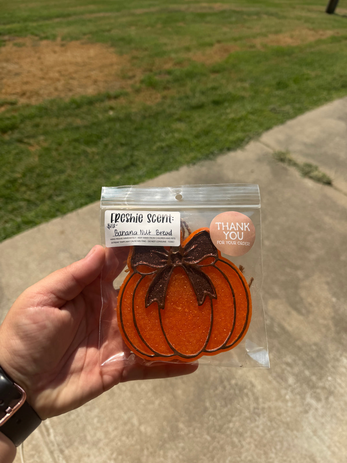 Pumpkin w/ bow - scent: banana nut bread