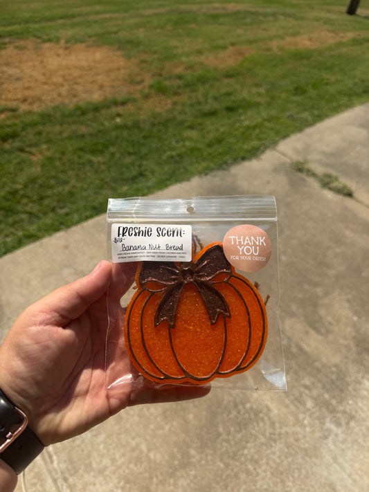 Pumpkin w/ bow - scent: banana nut bread