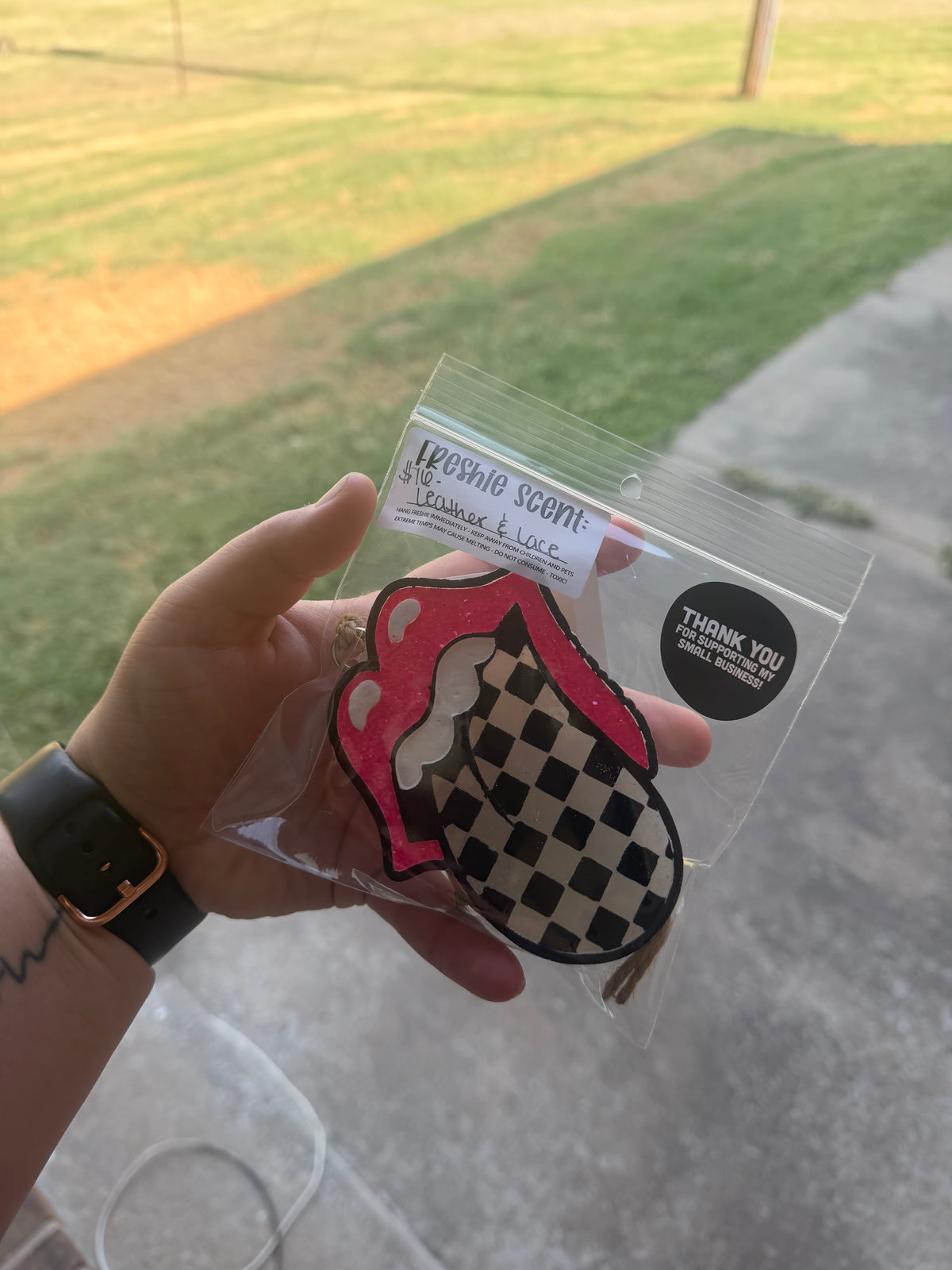 Rolling Stones tongue - scent: leather & lace