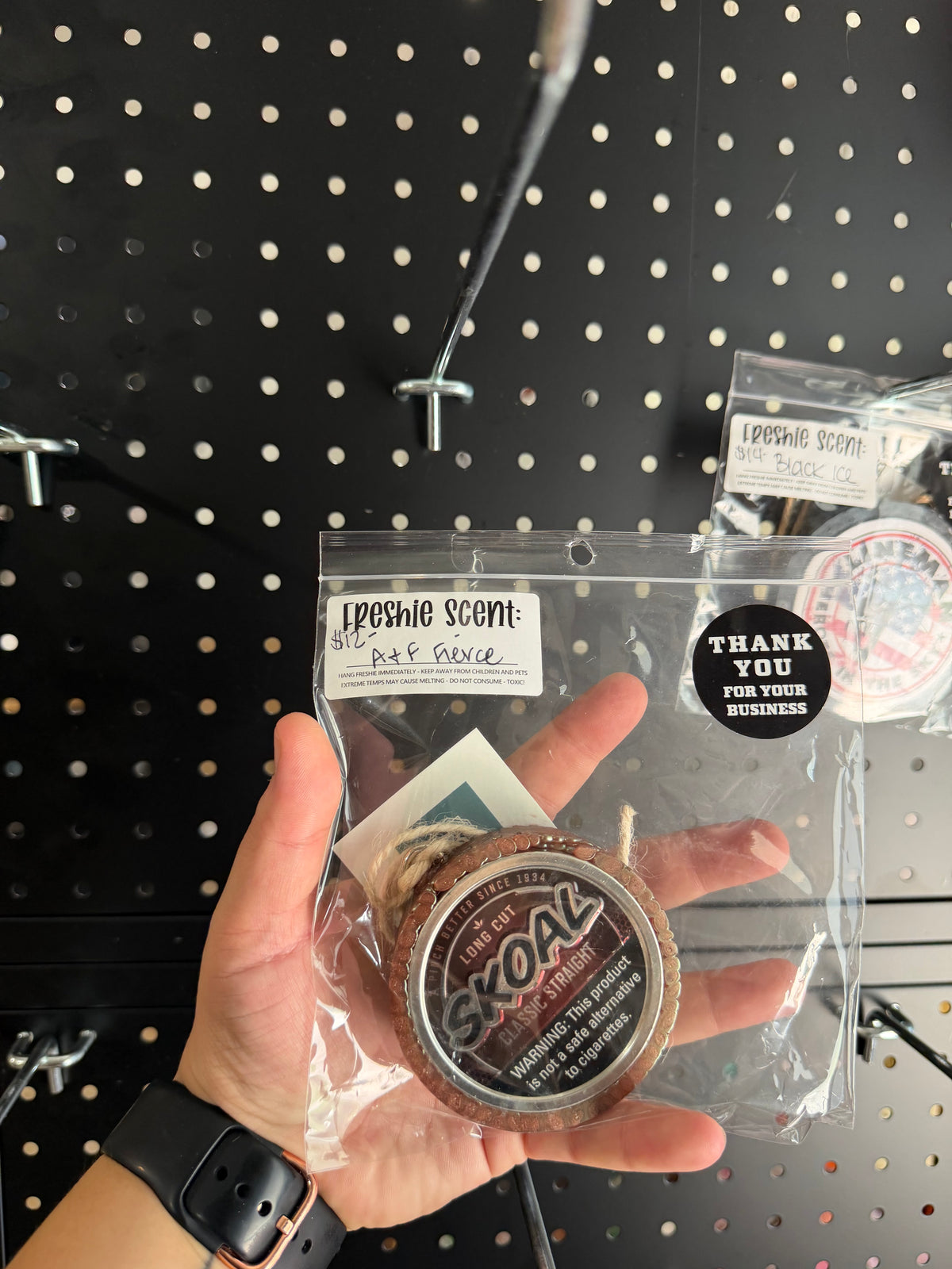 Skoal can, classic straight- scent: A&F fierce