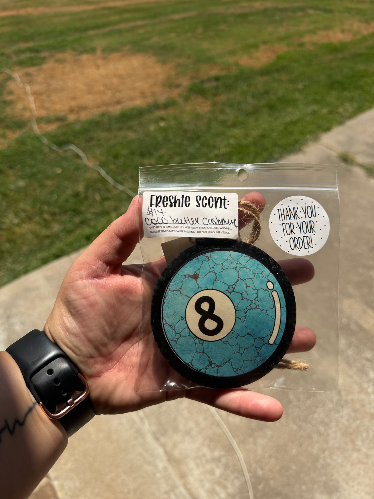 Blue crackled 8 ball- scent: cocoa butter cashmere