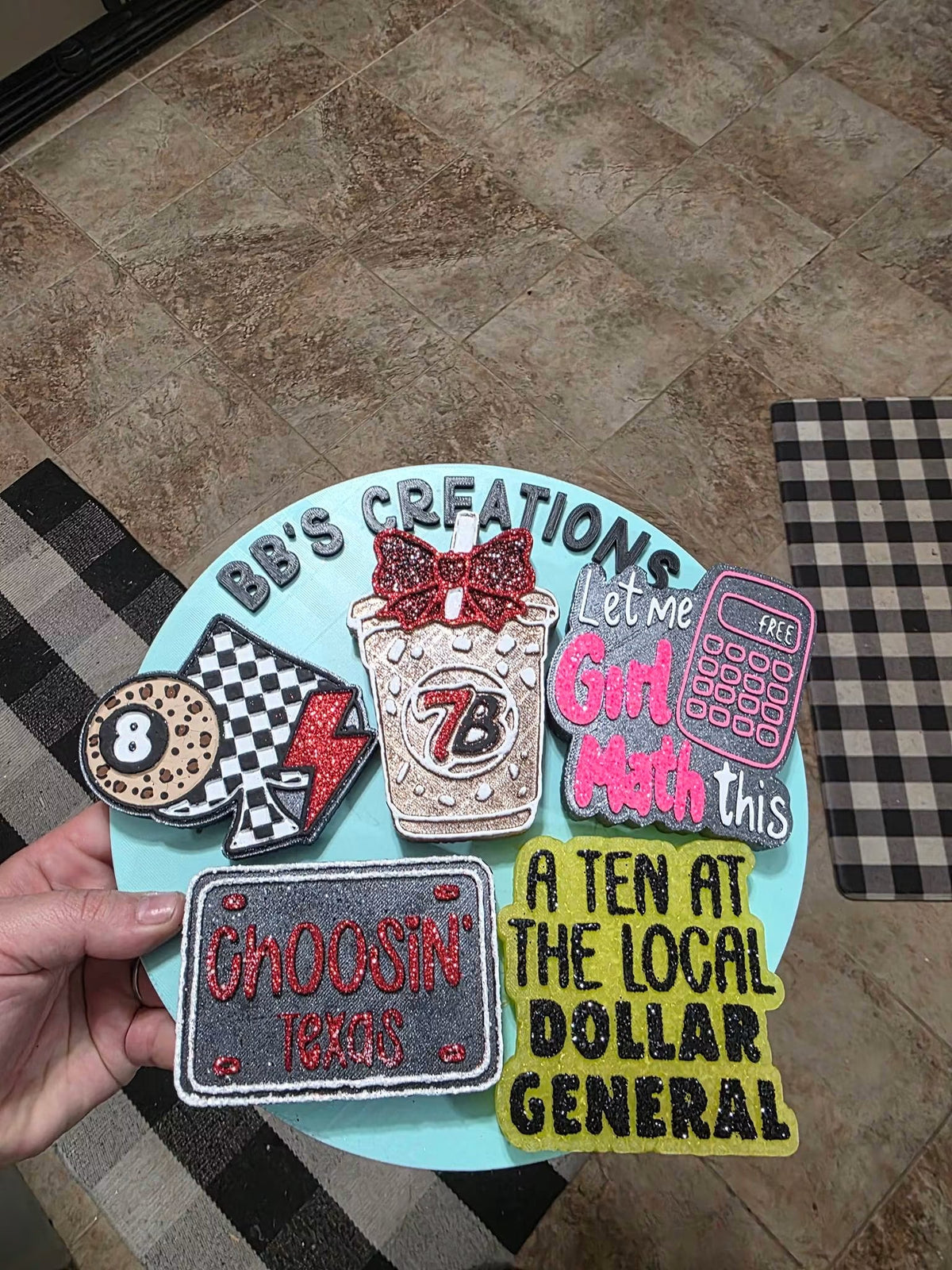 8 ball spade w/ checkers