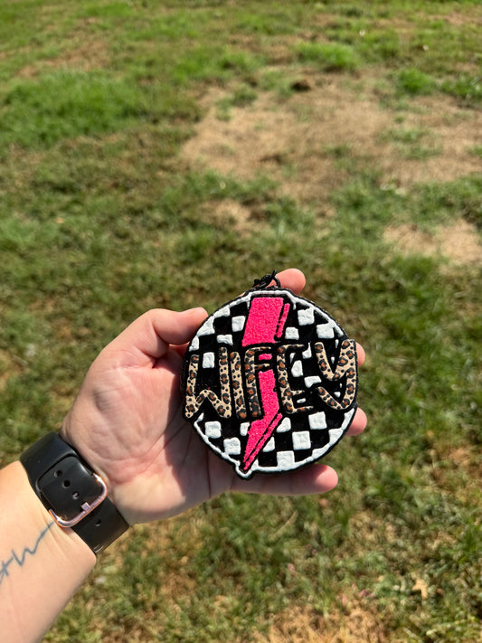 Wifey checkered w/ bolt